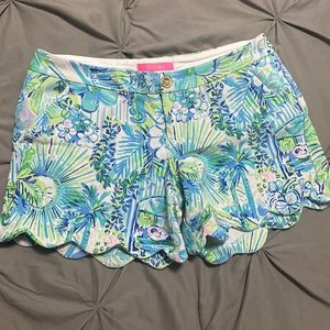 Lilly scalloped shorts size 6